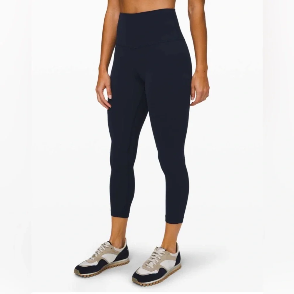 Lululemon sz 10 Align Crop 23